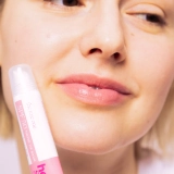 Зволожувальний відтінковий бальзам для губ SPF 50 з маслом ши Tinted Lip Balm SPF 50 HELLO SUNDAY Відтінок The Rose One — фото 3
