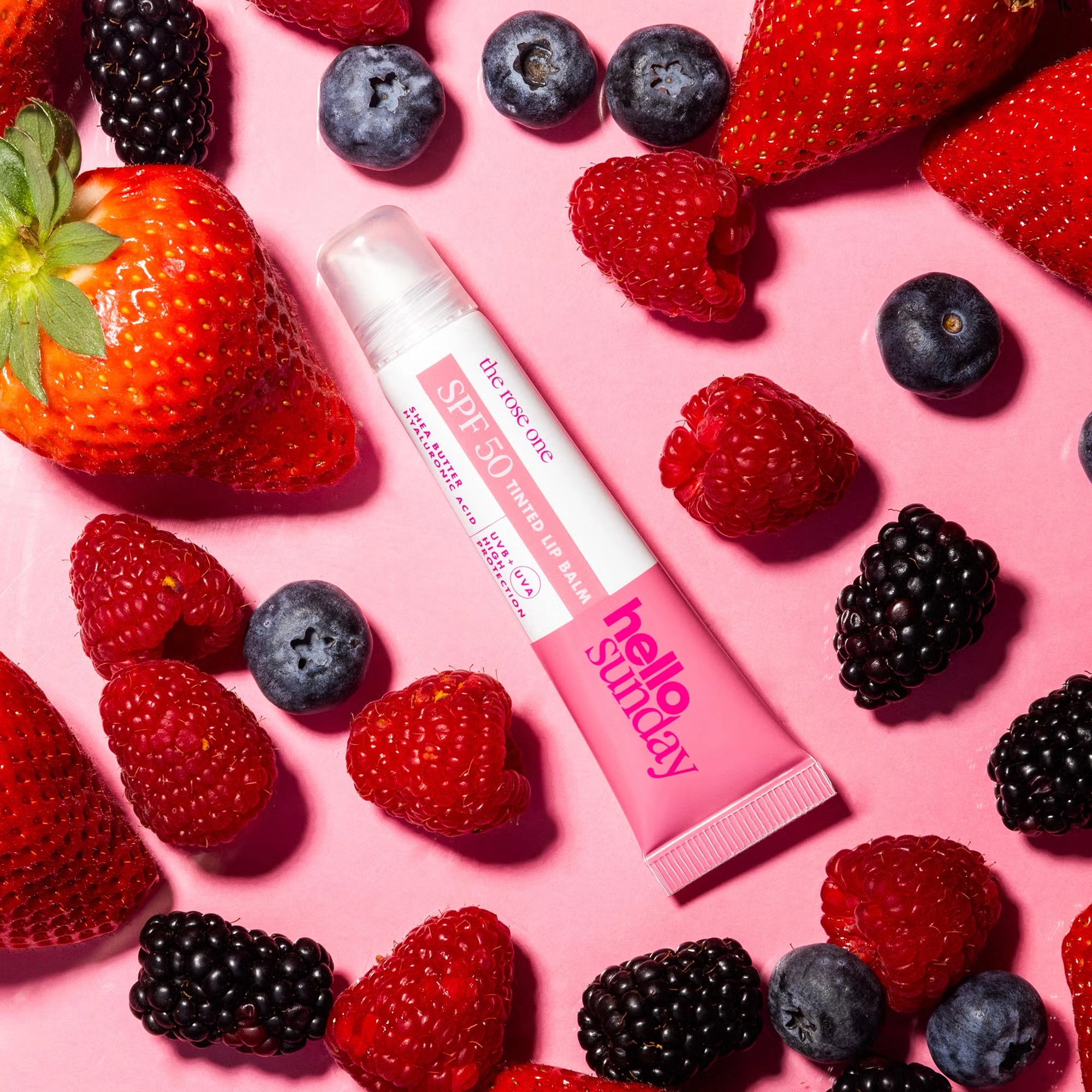 Зволожувальний відтінковий бальзам для губ SPF 50 з маслом ши Tinted Lip Balm SPF 50 HELLO SUNDAY Відтінок The Rose One — фото 6