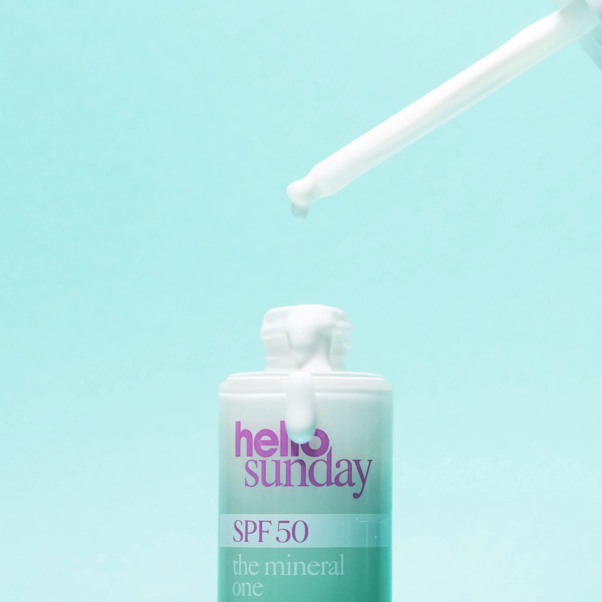 Минеральная солнцезащитная сыворотка SPF 50 со скваланом The Mineral One SPF 50 Lightweight Serum with Squalane HELLO SUNDAY Объем 30 мл — фото 2