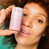 Минеральный солнцезащитный стик с эффектом сияния SPF 45 The Shimmer One SPF 45 Mineral Glow Stick with Hyaluronic Acid HELLO SUNDAY Вес 20 г — фото 7