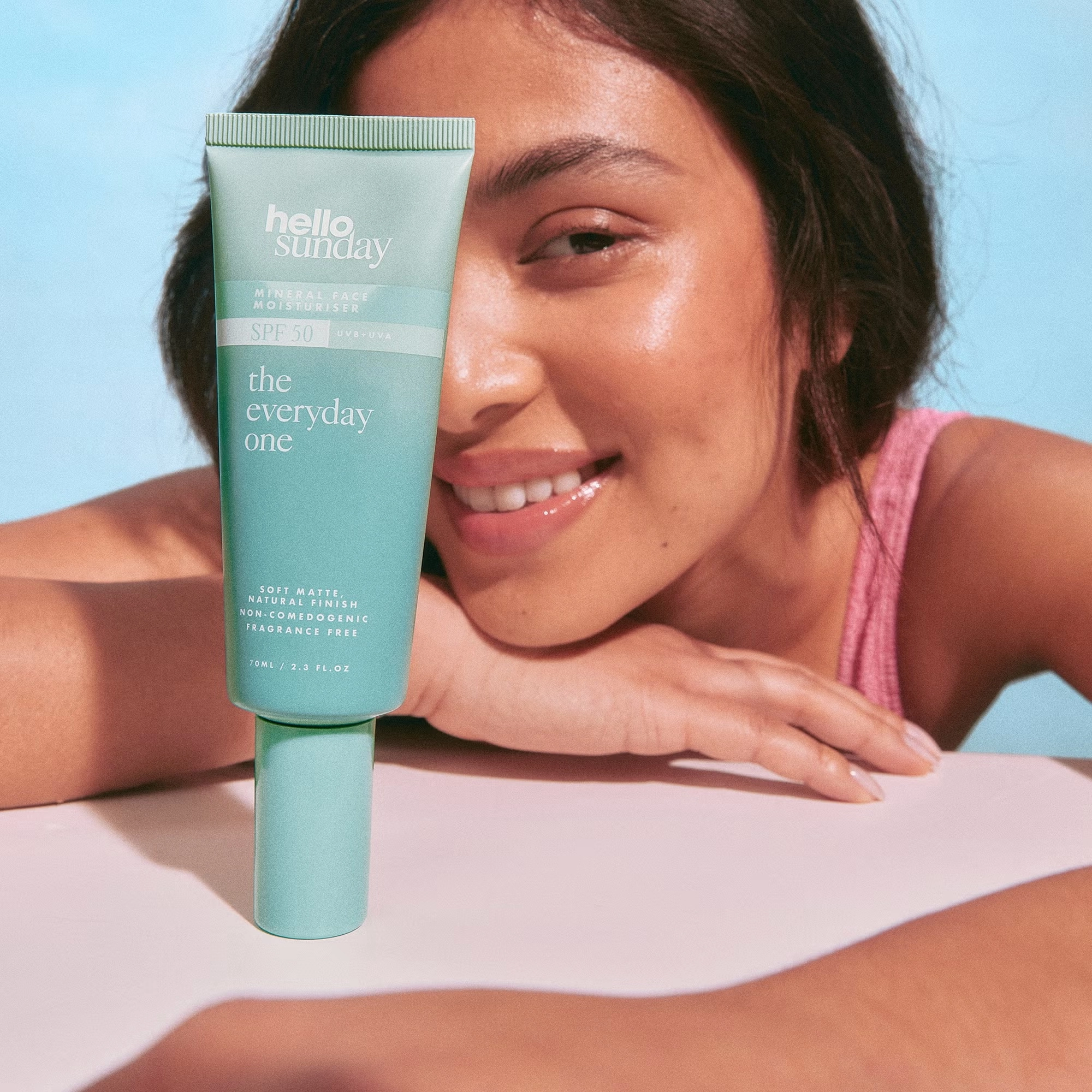 Минеральный увлажняющий крем для лица SPF 50 The Everyday One Non-Comedogenic Mineral Face Moisturiser SPF 50 with Centella Asiatica HELLO SUNDAY Объем 70 мл — фото 4