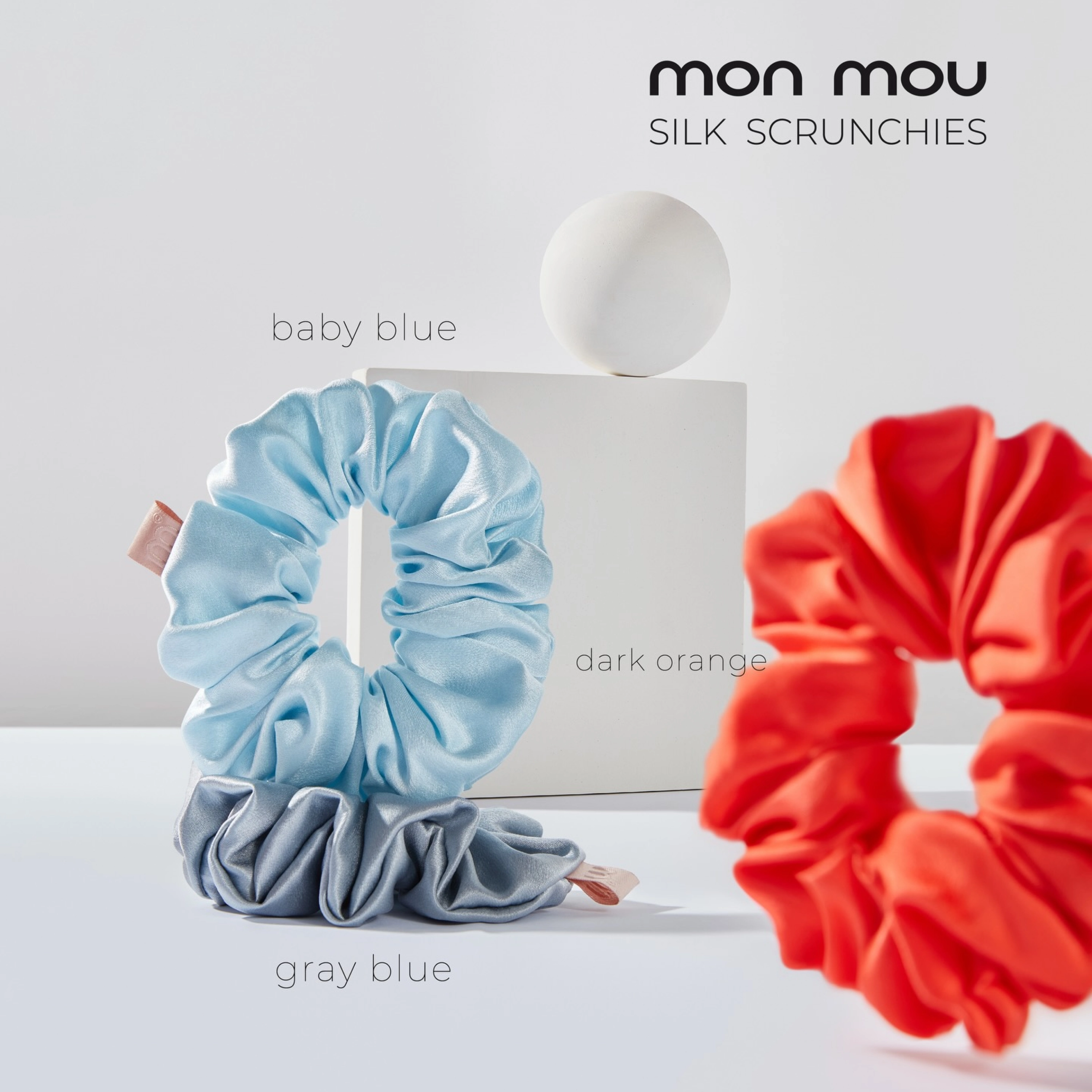 Об'ємна шовкова резинка Silk Large Scrunchie MON MOU Відтінок Baby Blue — фото 4