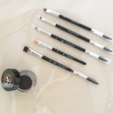 Скошенная кисточка для бровей в мини-формате Brush 15 Mini Angled Brush ANASTASIA BEVERLY HILLS — фото 3