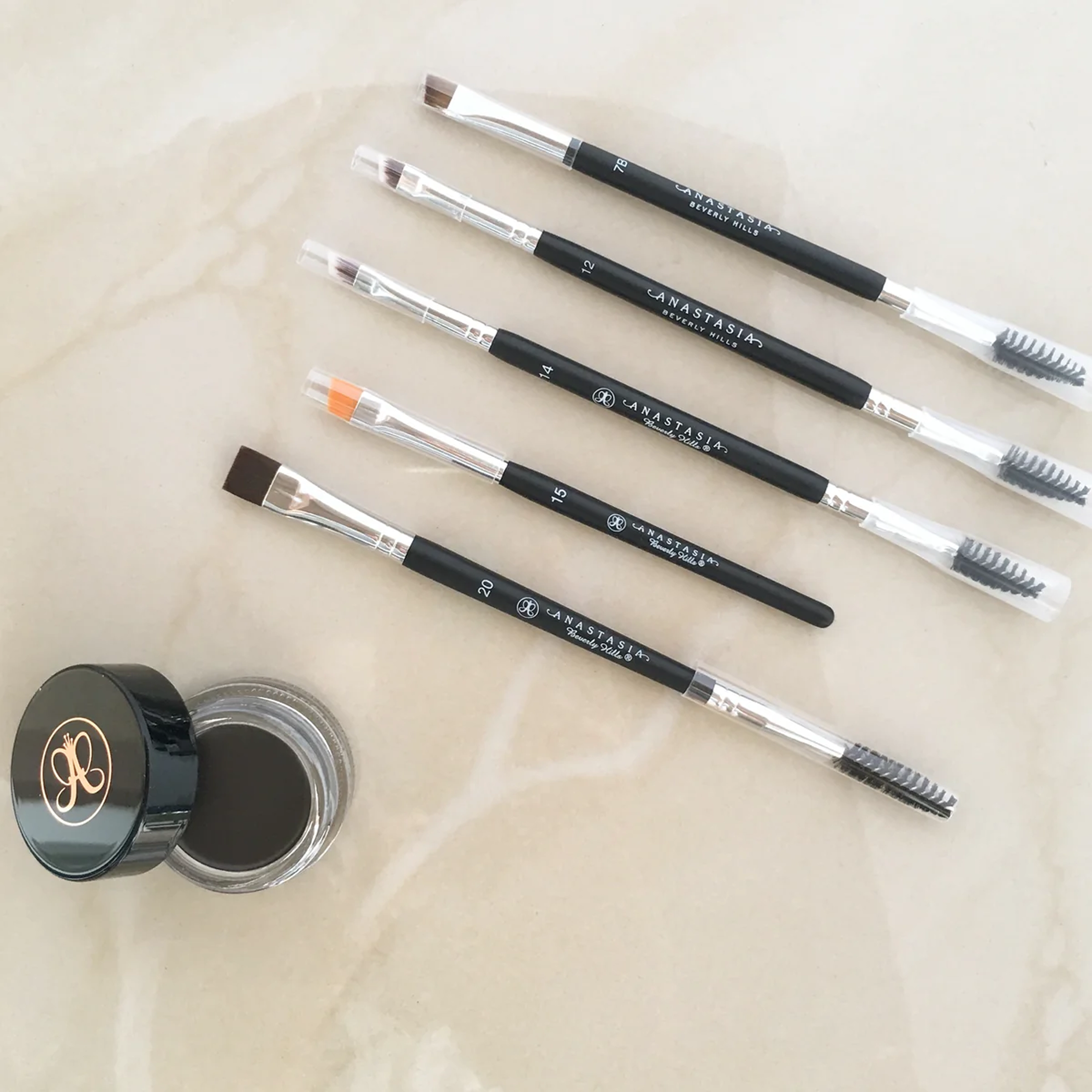 Двусторонняя плоская кисть для макияжа бровей Brush 20 Dual-Ended Flat Detail Brush ANASTASIA BEVERLY HILLS — фото 3