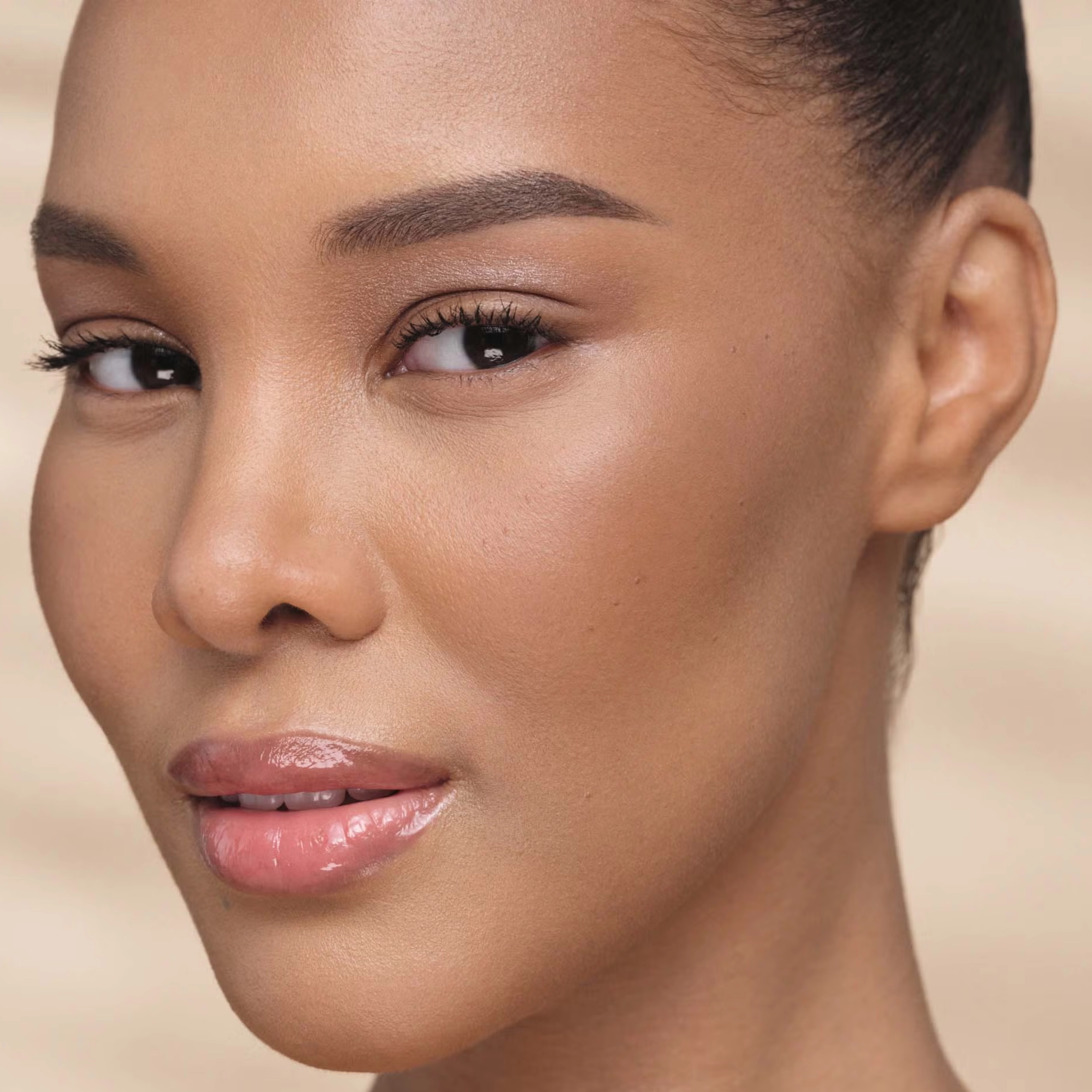 Бронзер для ефекту засмаги та м’якого скульптурування Smooth Blur Bronzer ANASTASIA BEVERLY HILLS Вага 10 г — фото 3