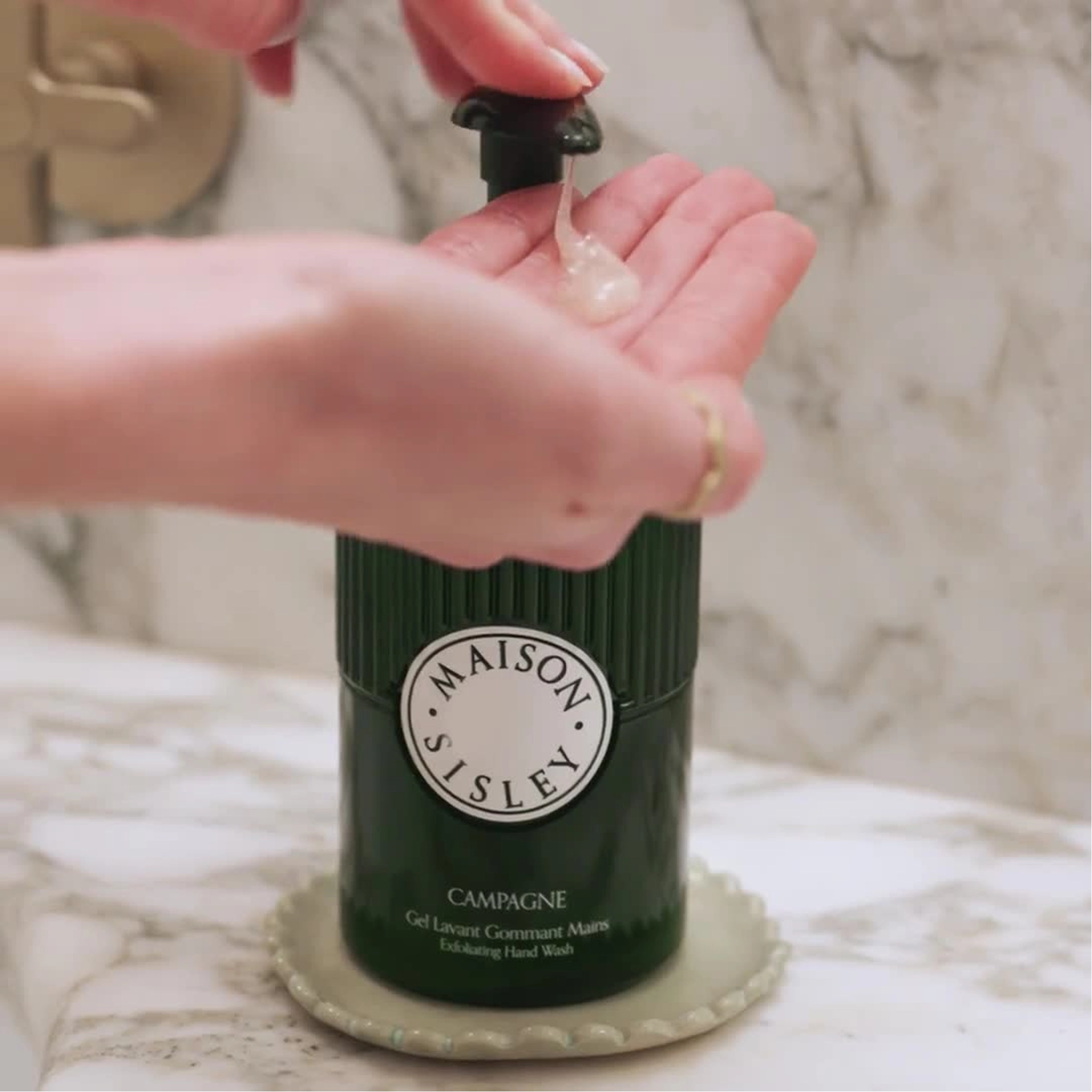 Відлущувальний гель для миття рук Eau de Campagne Exfoliating Hand Wash SISLEY PARIS Обʼєм 350 мл — фото 3