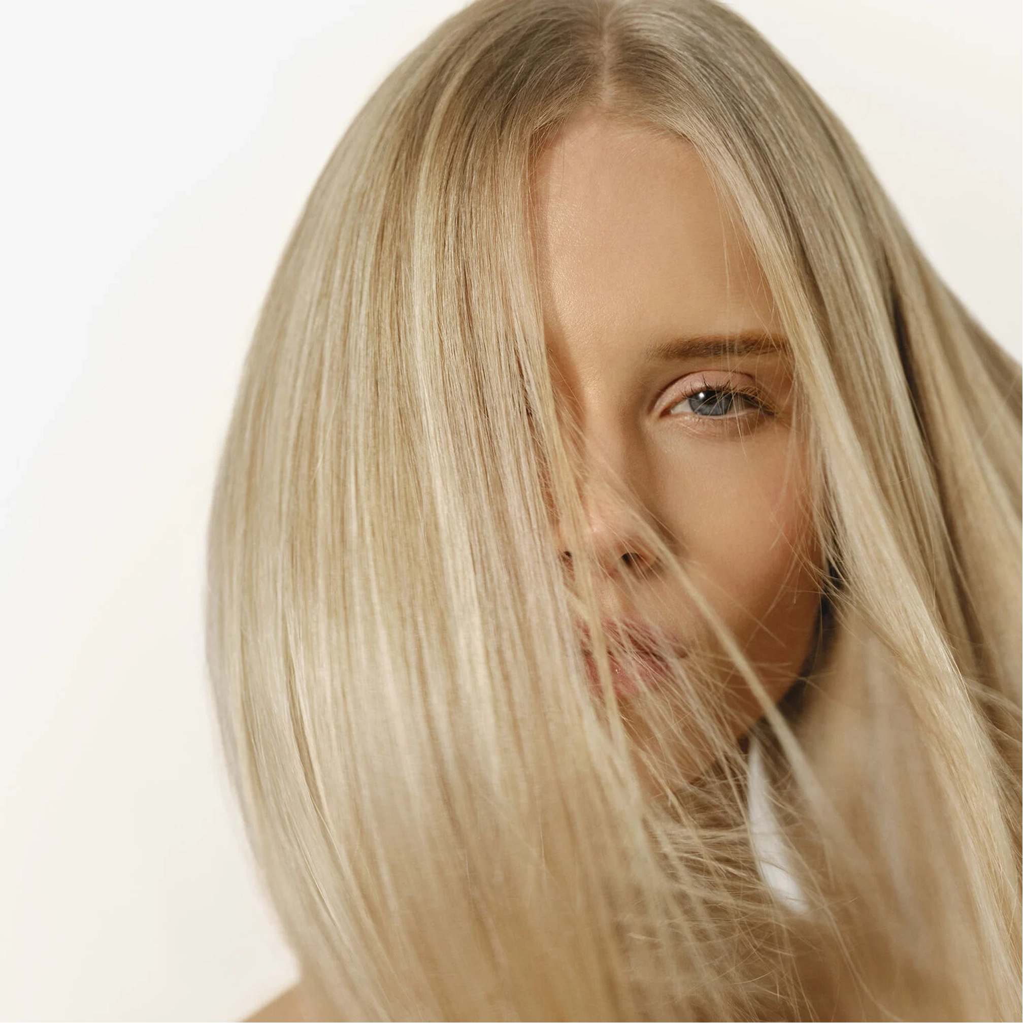 Відновлювальна маска для освітленого та сивого волосся Blonde, White & Grey Beautifying Hair Care Mask HAIR RITUEL BY SISLEY Обʼєм 200 мл — фото 6