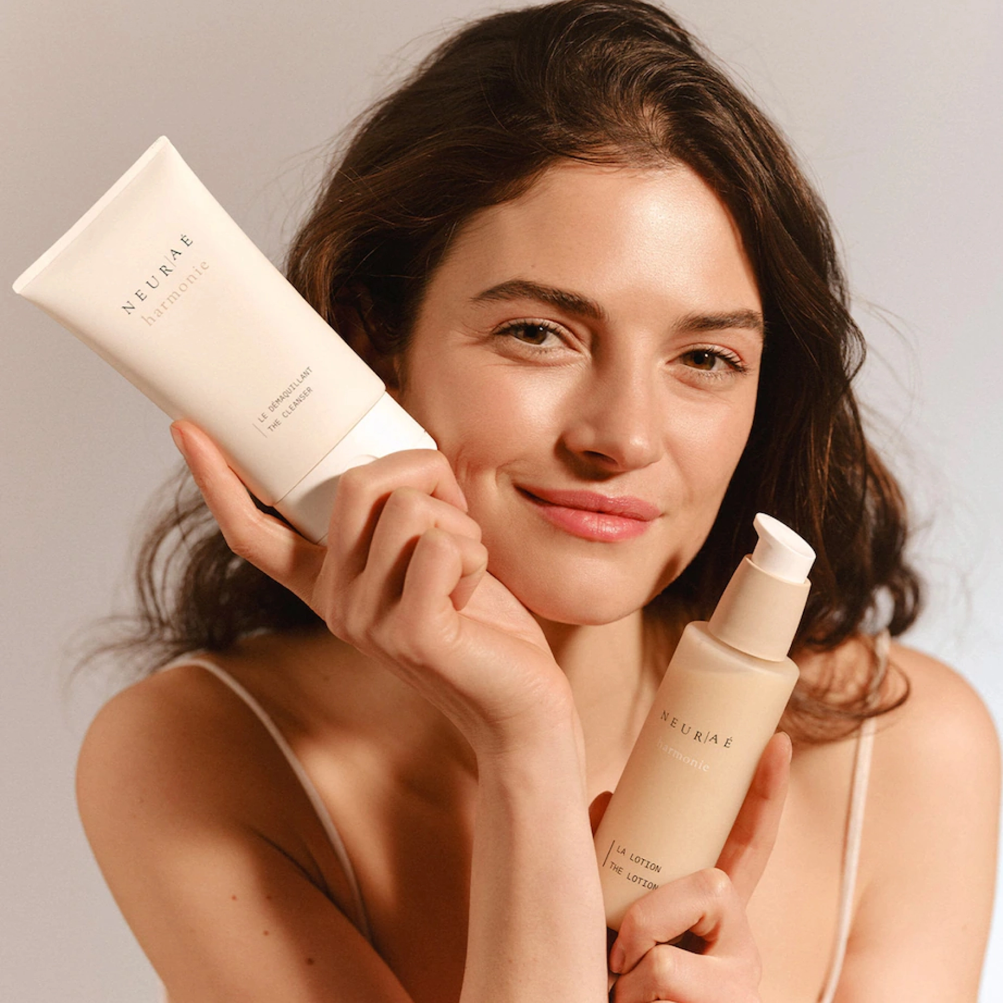 Делікатний гель 2-в-1 для очищення та демакіяжу Harmonie The Caring Cleanser Make-up Removing & Soothing NEURAE Обʼєм 120 мл — фото 6