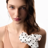 Супероб'ємна шовкова резинка Silk Volume Scrunchie MON MOU Відтінок Black Point — фото 3