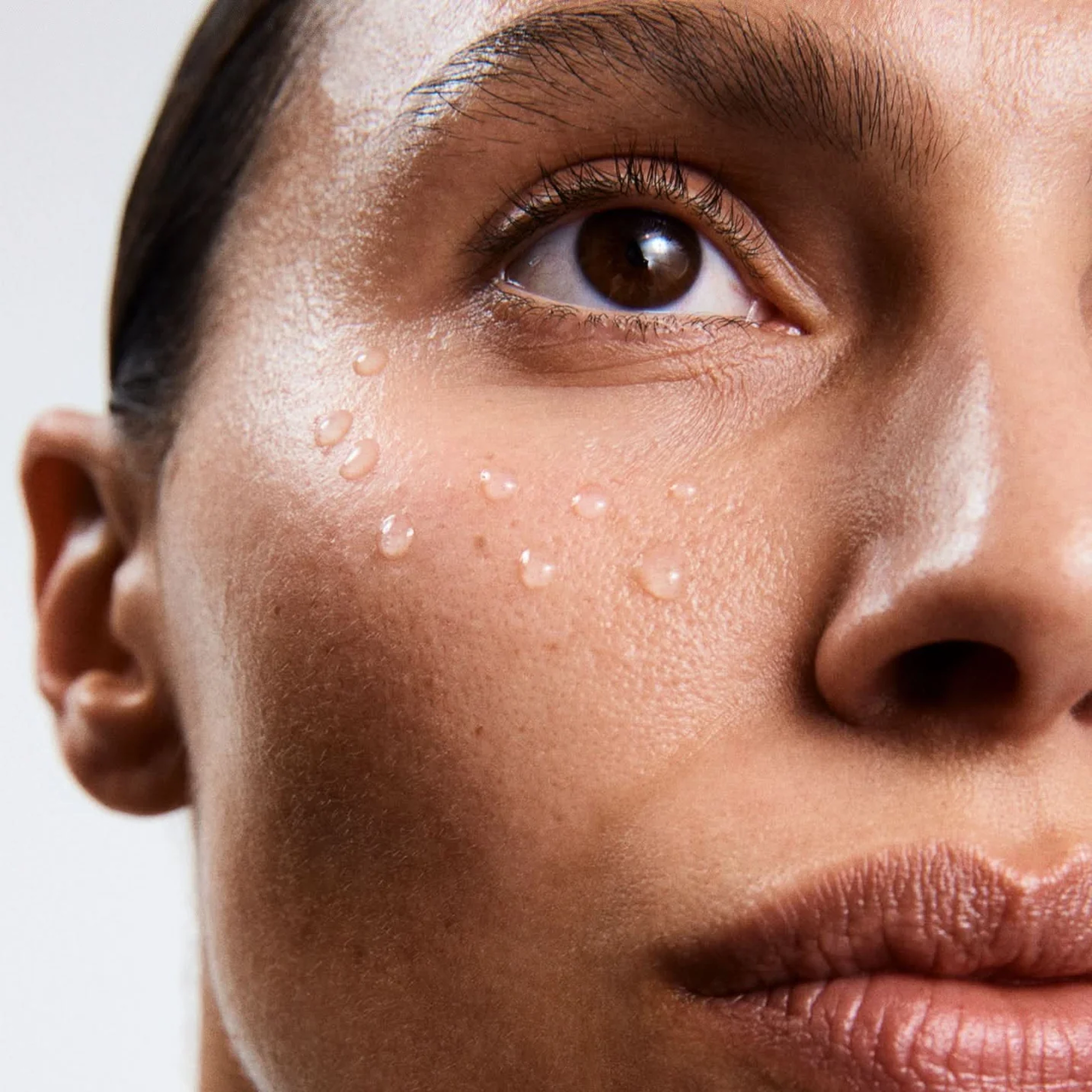 Інтенсивно зволожувальна сироватка з муцином медузи The Hydra Serum – Skin-Replenishing Hydration Serum MANTLE Обʼєм 10 мл — фото 3