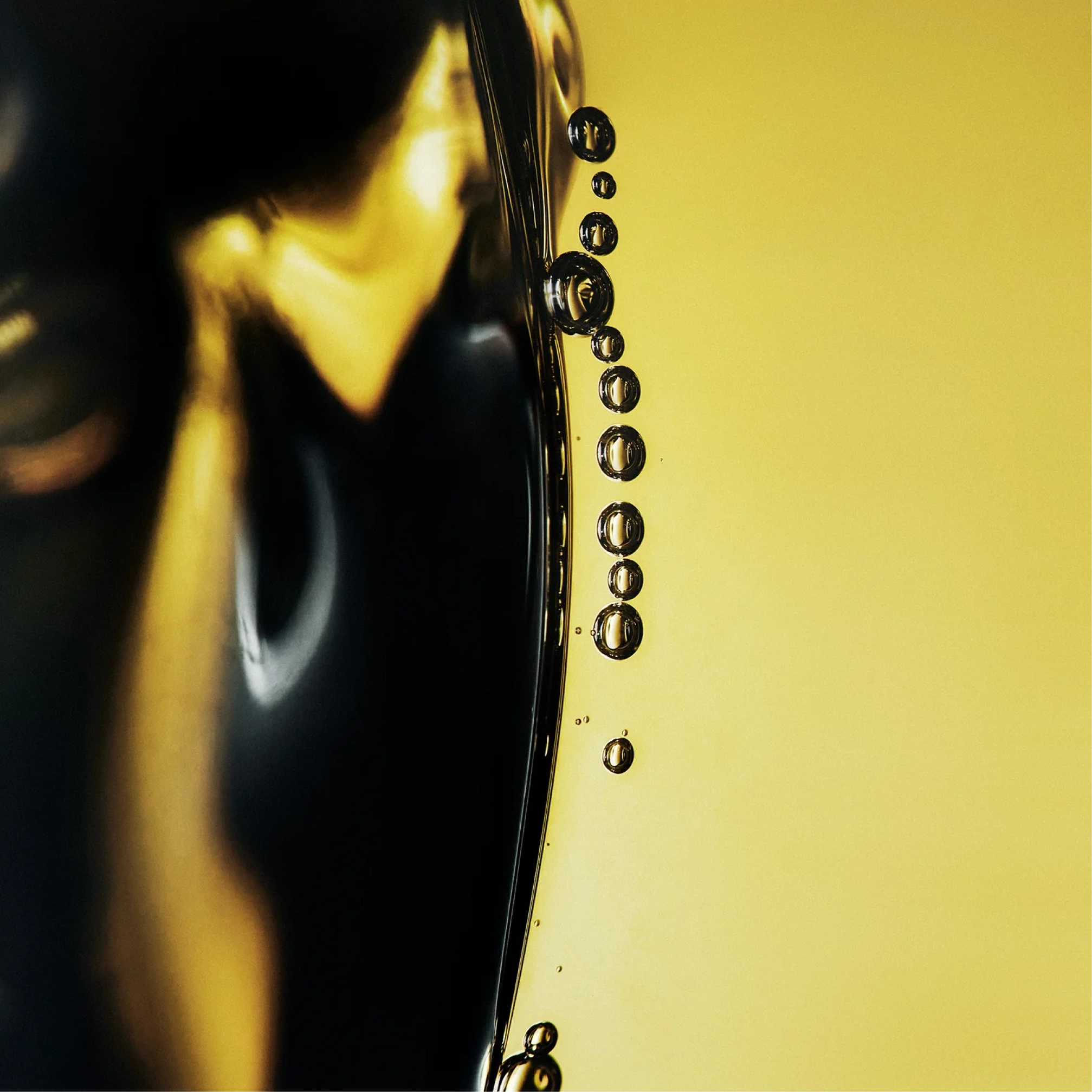 Живильна олія для захисту хвилястого та кучерявого волосся Eternal Curls Polish & Protect Oil ORIBE Обʼєм 100 мл — фото 2
