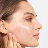 Освітлювальний крем для обличчя з 10% вітаміну C Vitamin C Cream MARIO BADESCU Вага 28 г — фото 3