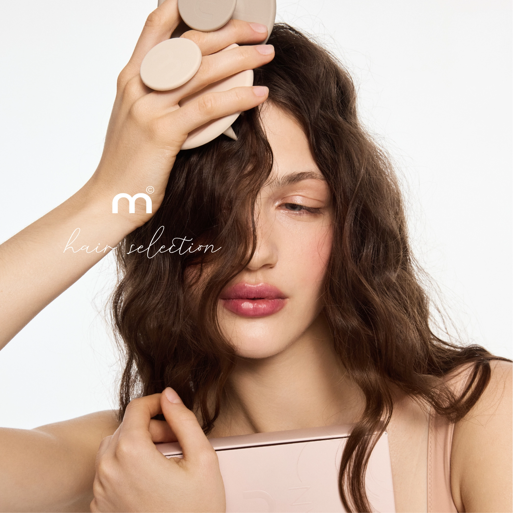 Набір для делікатного догляду за волоссям і шкірою голови Soft Silk Turban And Scrub Brush MON MOU Відтінок Taupe — фото 2
