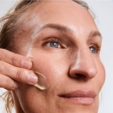 Інтенсивно живильний крем для відновлення та захисту шкіри The Rich Cream – Ultra-Protective Rich Moisturiser MANTLE Обʼєм 15 мл — фото 4