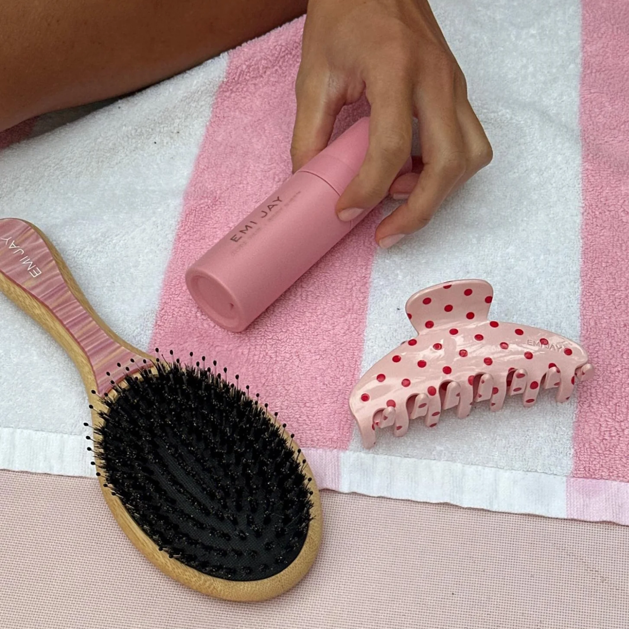Овальная расческа для волос Flat Brush in Lychee Baby EMI JAY — фото 3