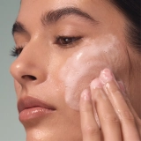 Зволожувальний гель для очищення шкіри Total Moisture Daily Cleansing Gel MEDIK8 Обʼєм 145 мл — фото 3