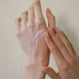 Парфумований лосьйон для рук та тіла Amber 528 Scented Hand & Body Lotion ANILLO Обʼєм 450 мл — фото 5
