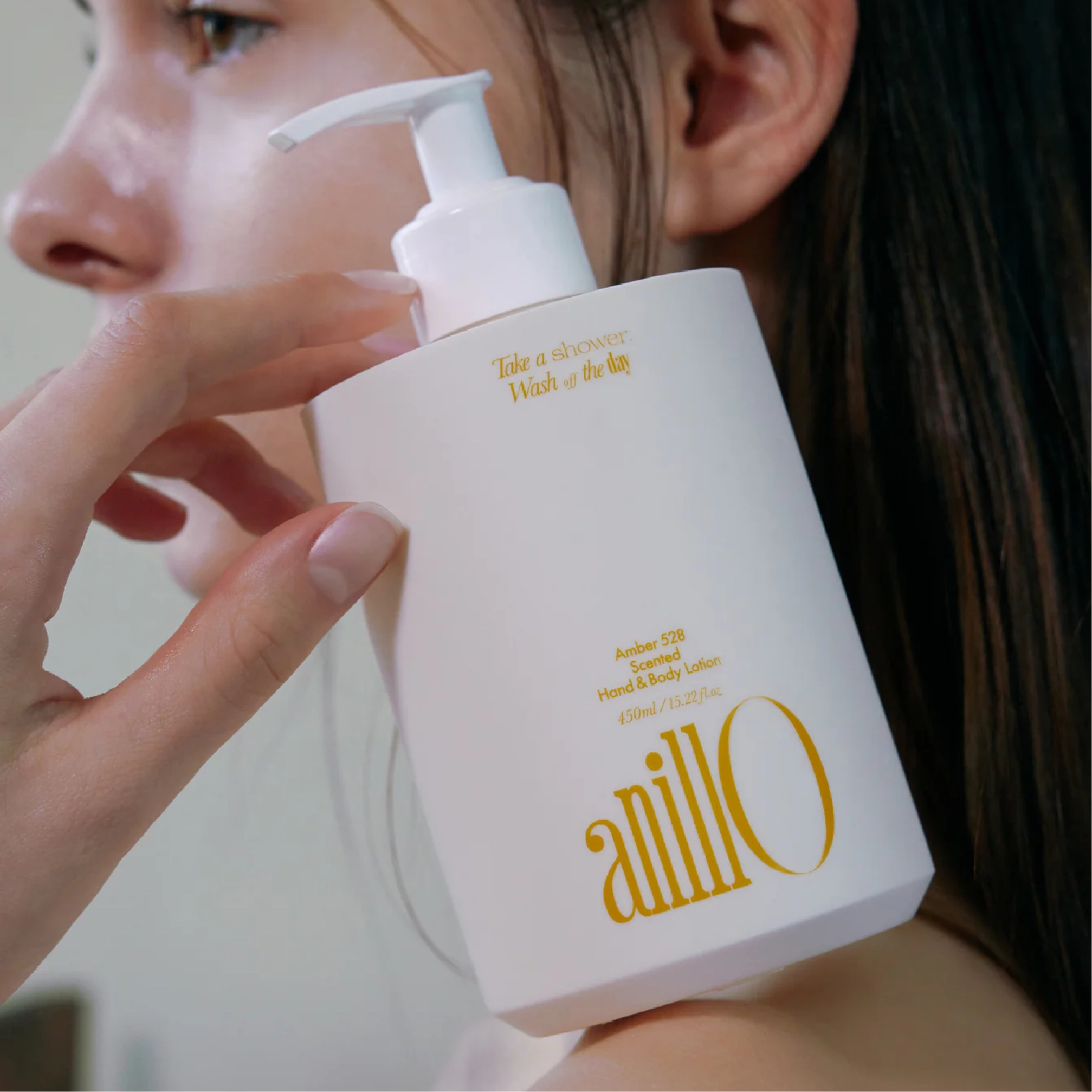 Парфумований лосьйон для рук та тіла Amber 528 Scented Hand & Body Lotion ANILLO Обʼєм 450 мл — фото 4