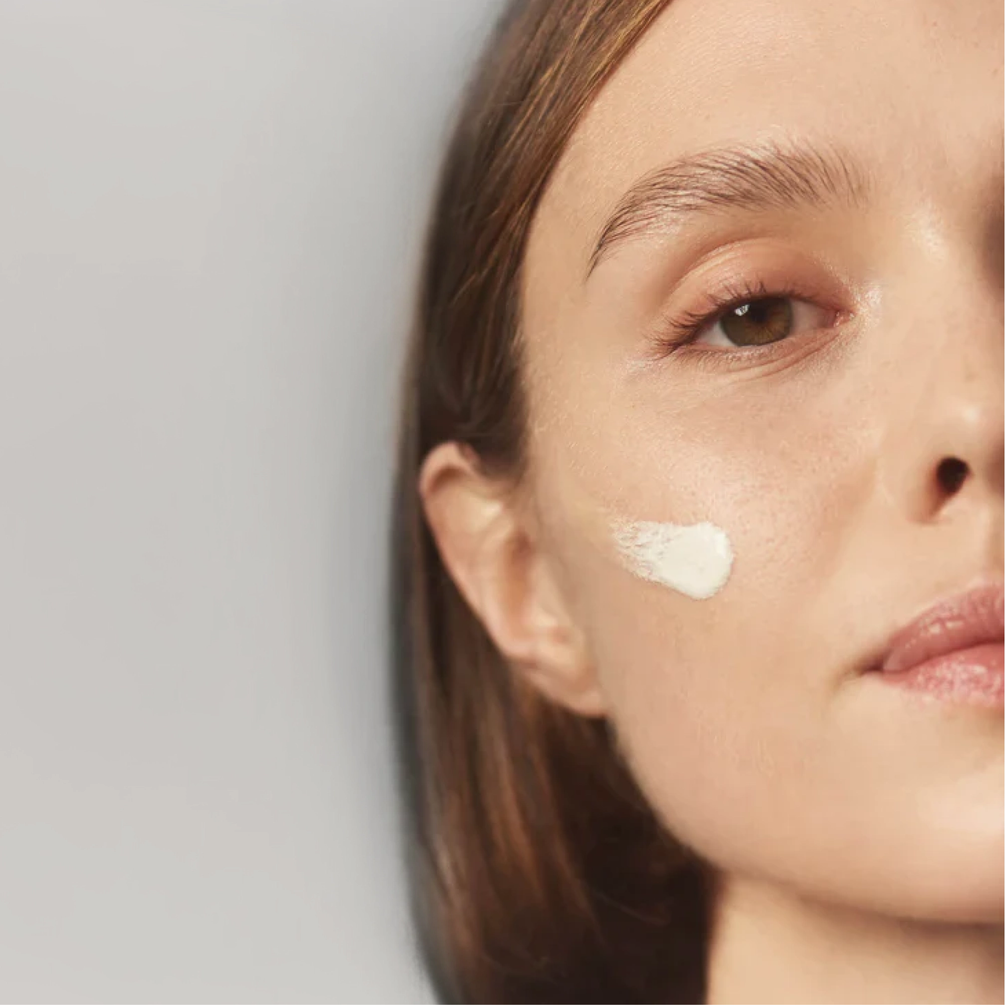 Тонуючий зволожувальний крем для обличчя з SPF 30 Hydramemory Hybrid Glow SPF 30 COMFORT ZONE Обʼєм 30 мл — фото 3