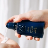 Невесомый бальзам для укладки волос Featherbalm Weightless Styler ORIBE Объем 100 мл — фото 3