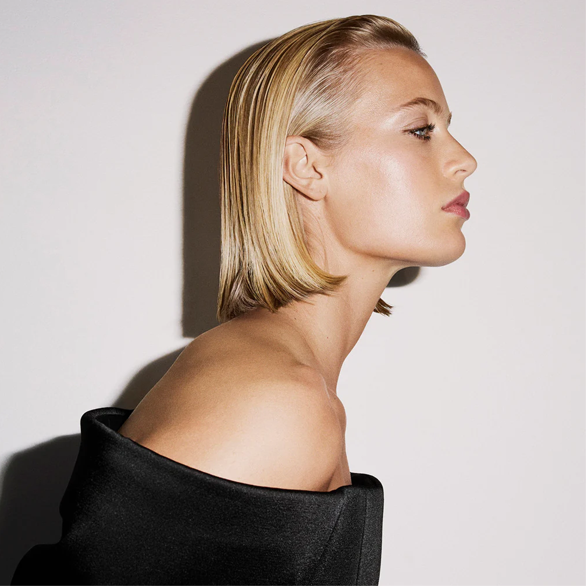 Невесомый бальзам для укладки волос Featherbalm Weightless Styler ORIBE Объем 100 мл — фото 6