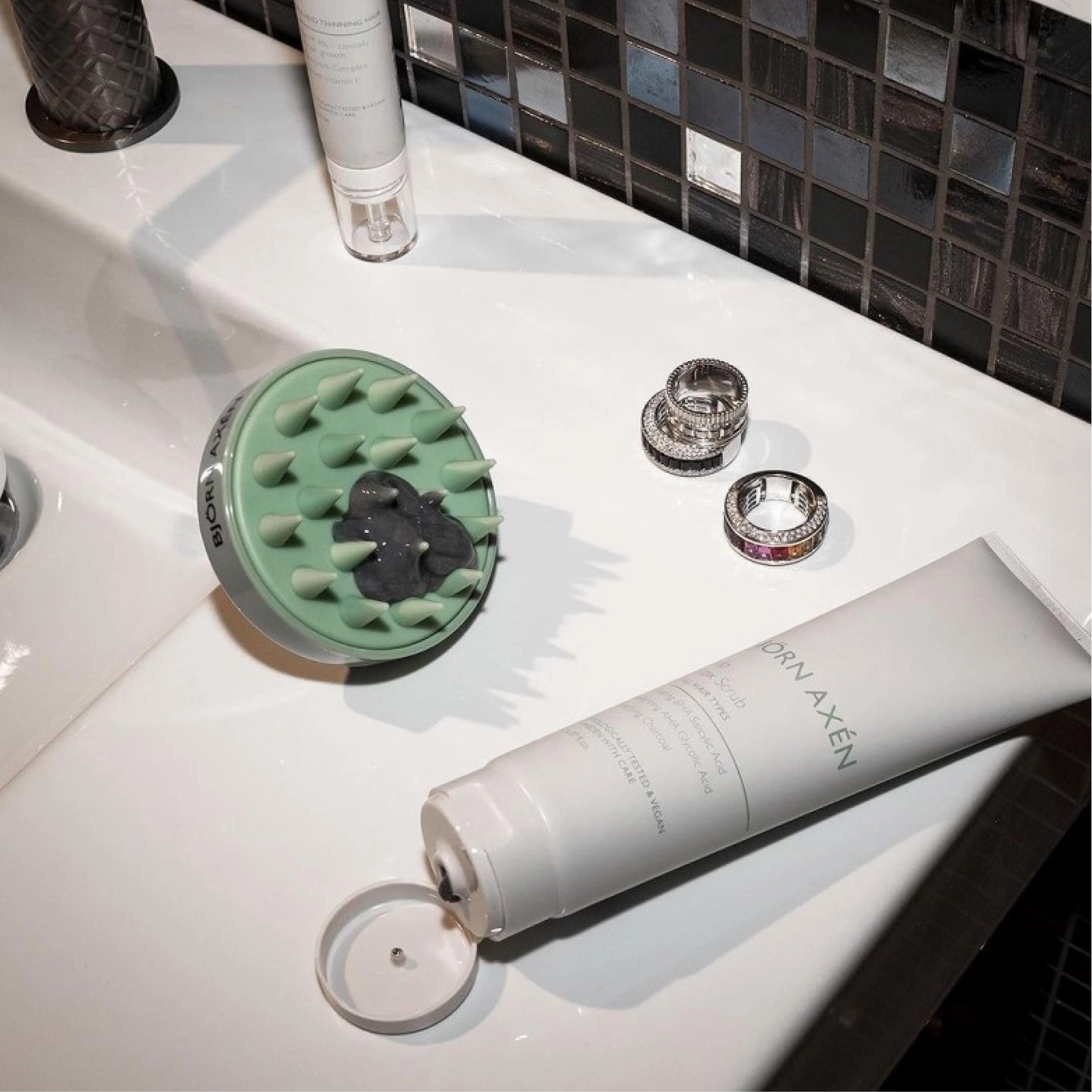 Масажна щітка для шкіри голови Scalp Massage Brush BJÖRN AXÉN — фото 4
