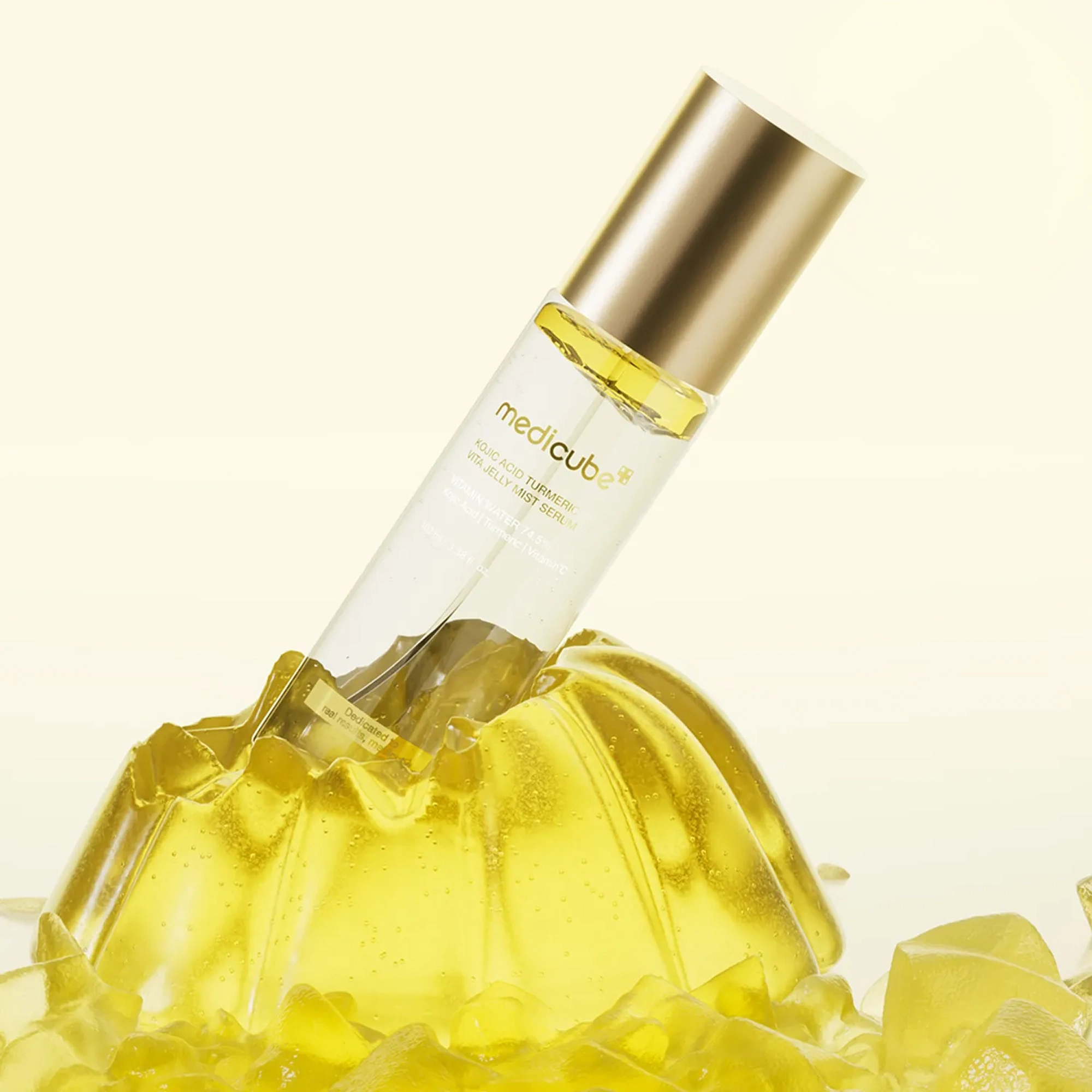 Освітлювальна гель-сироватка з кодзієвою кислотою та куркумою Kojic Acid Turmeric Vita Jelly Mist Serum MEDICUBE Обʼєм 100 мл — фото 6