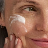 Очищающий кремовый эксфолиант для лица 2-в-1 Skin Resurfacing Cleanser DERMALOGICA Объем 295 мл — фото 3