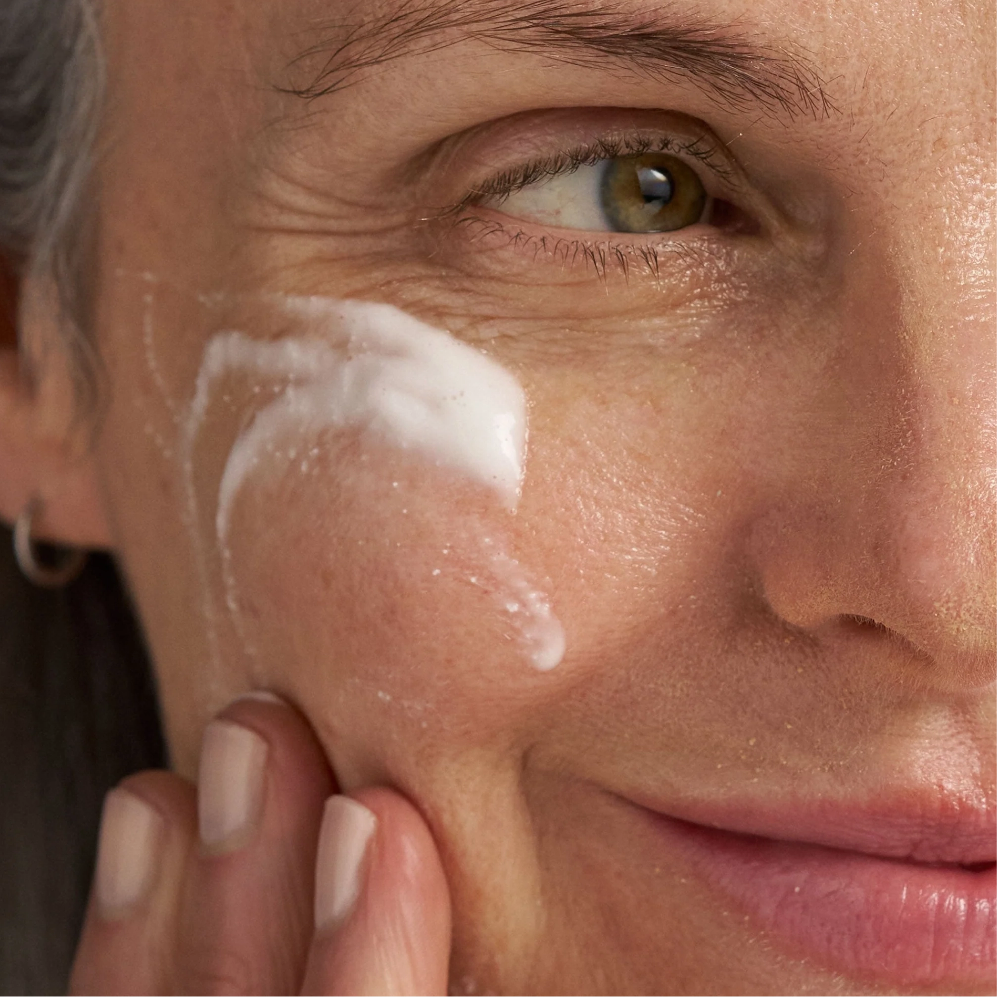 Очищающий кремовый эксфолиант для лица 2-в-1 Skin Resurfacing Cleanser DERMALOGICA Объем 295 мл — фото 3