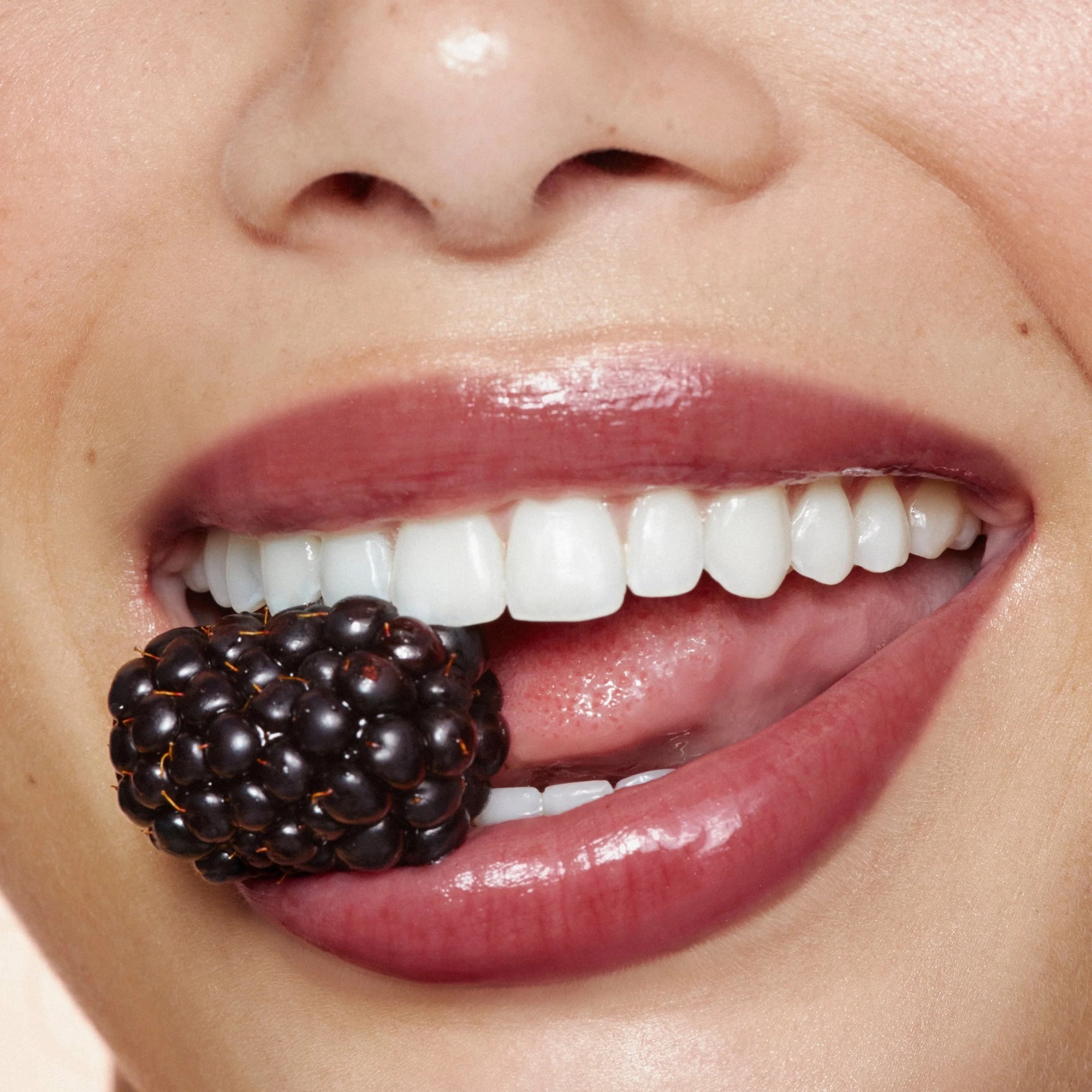 Блиск для губ Perfect Lip Gloss MASQMAI Відтінок Wild Blackberry — фото 6