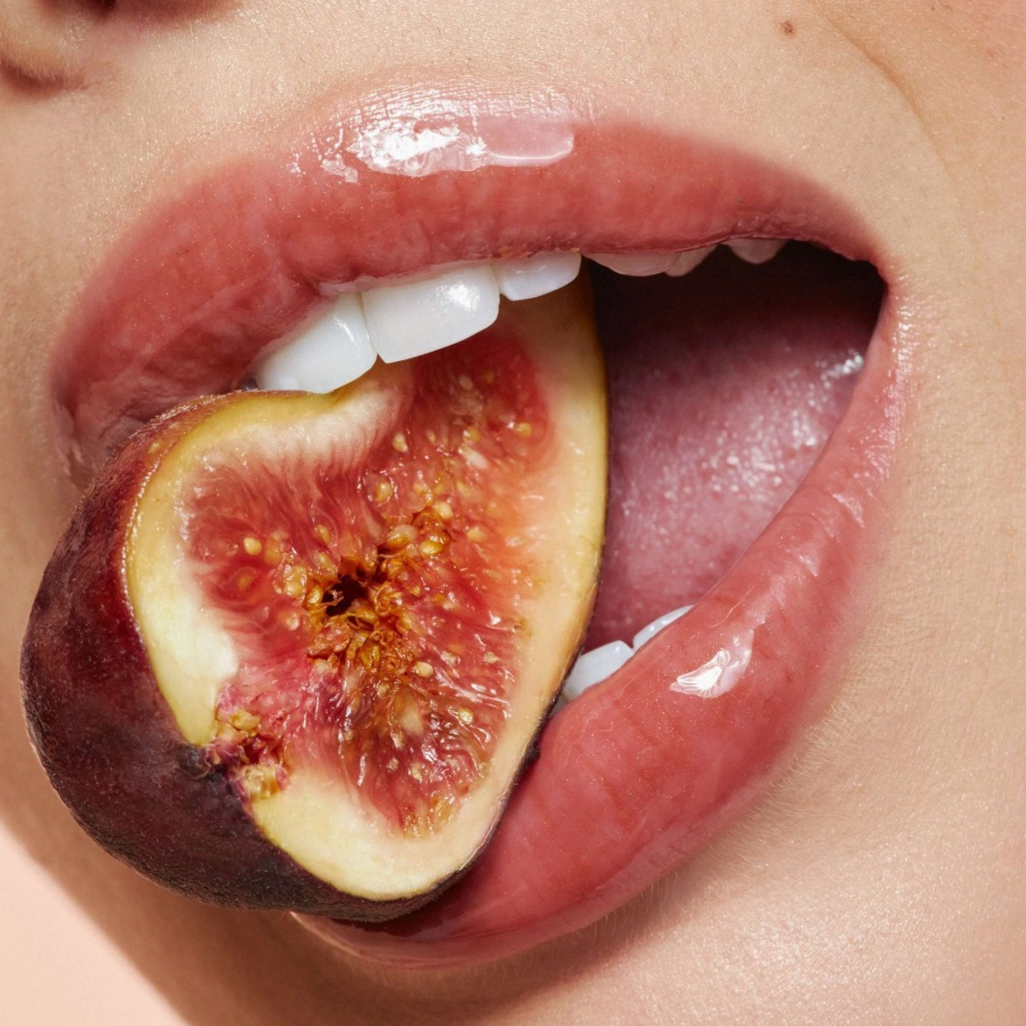 Блиск для губ Perfect Lip Gloss MASQMAI Відтінок Baby Fig — фото 4