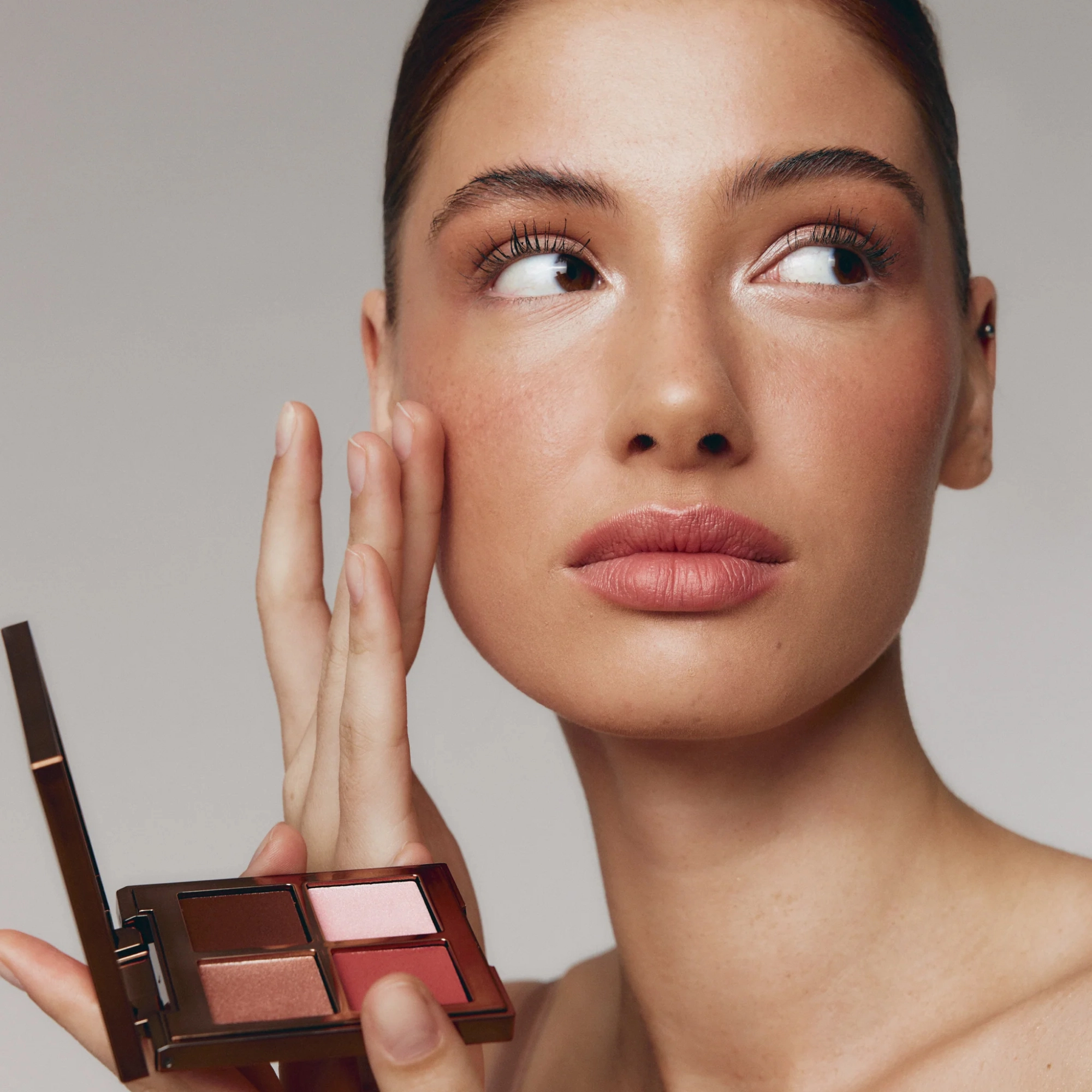 Багатофункціональна палетка для обличчя Glow Me Up Face Palette MASQMAI Вага 4 г — фото 5