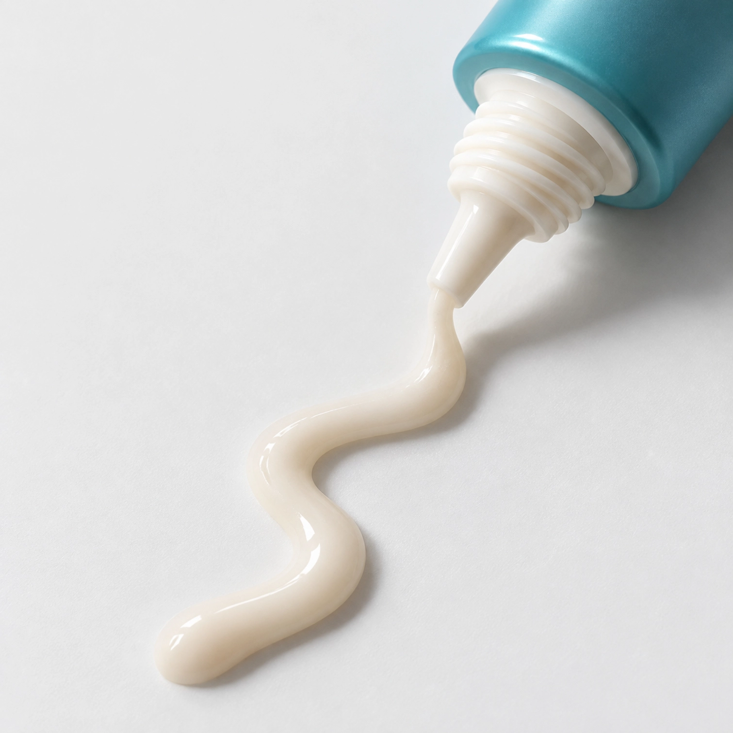 Відновлювальний крем для шкіри навколо очей Essential Eye Cream REJURAN Обʼєм 15 мл — фото 2